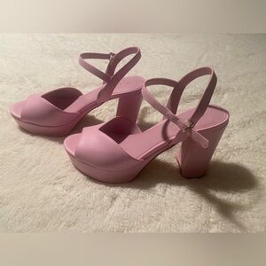 Marc Fisher Dercy 7.5 platform heel